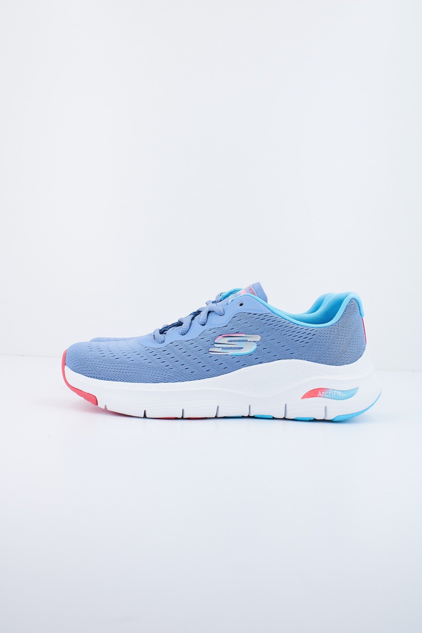 SKECHERS ARCH FIT-INFINITY COOL en color AZUL  (1)