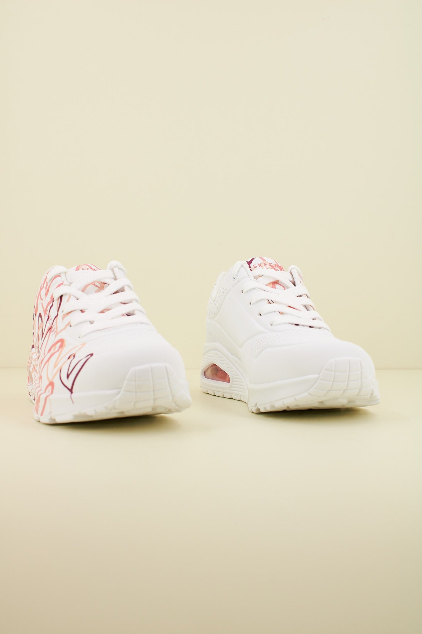 SKECHERS UNO-SPREAD THE LOVE en color BLANCO  (2)