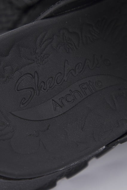 SKECHERS  ARCH FIT FOOTSTEPS HI'NESS en color NEGRO  (4)