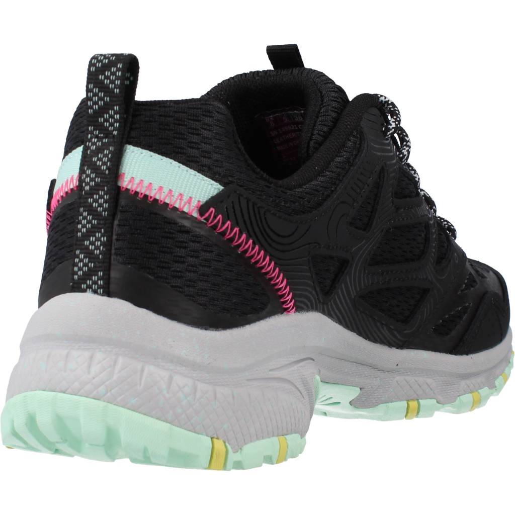 SKECHERS HILLCREST-PURE ESCAPADE en color NEGRO  (3)