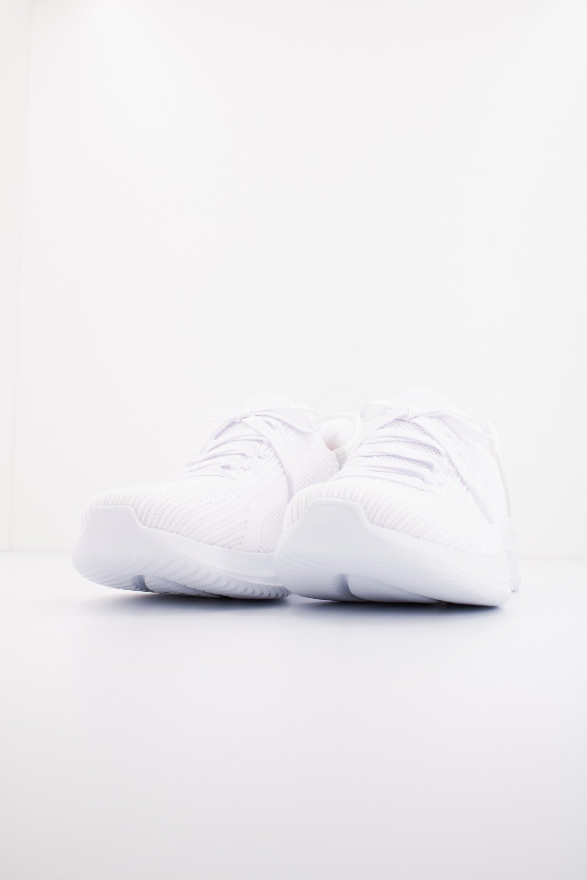 SKECHERS SLIP-INS: ULTRA FLEX . TONAL STRETC en color BLANCO  (2)