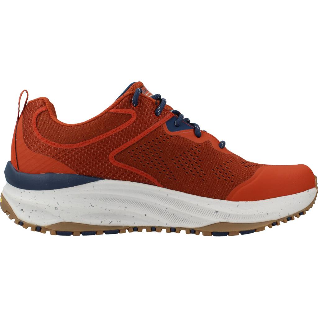 SKECHERS  en color MARRON  (4)