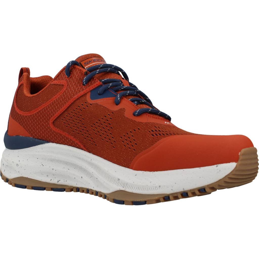 SKECHERS  en color MARRON  (5)