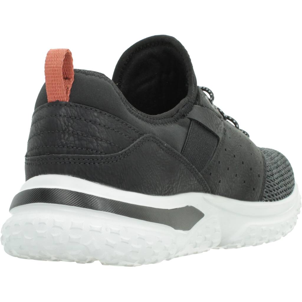 SKECHERS SOLVANO  en color NEGRO  (3)