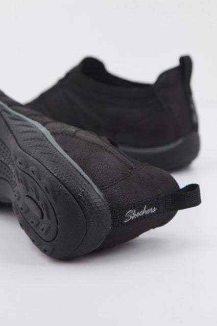 SKECHERS BREATHE-EASY en color NEGRO  (3)