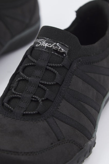 SKECHERS BREATHE-EASY en color NEGRO  (4)