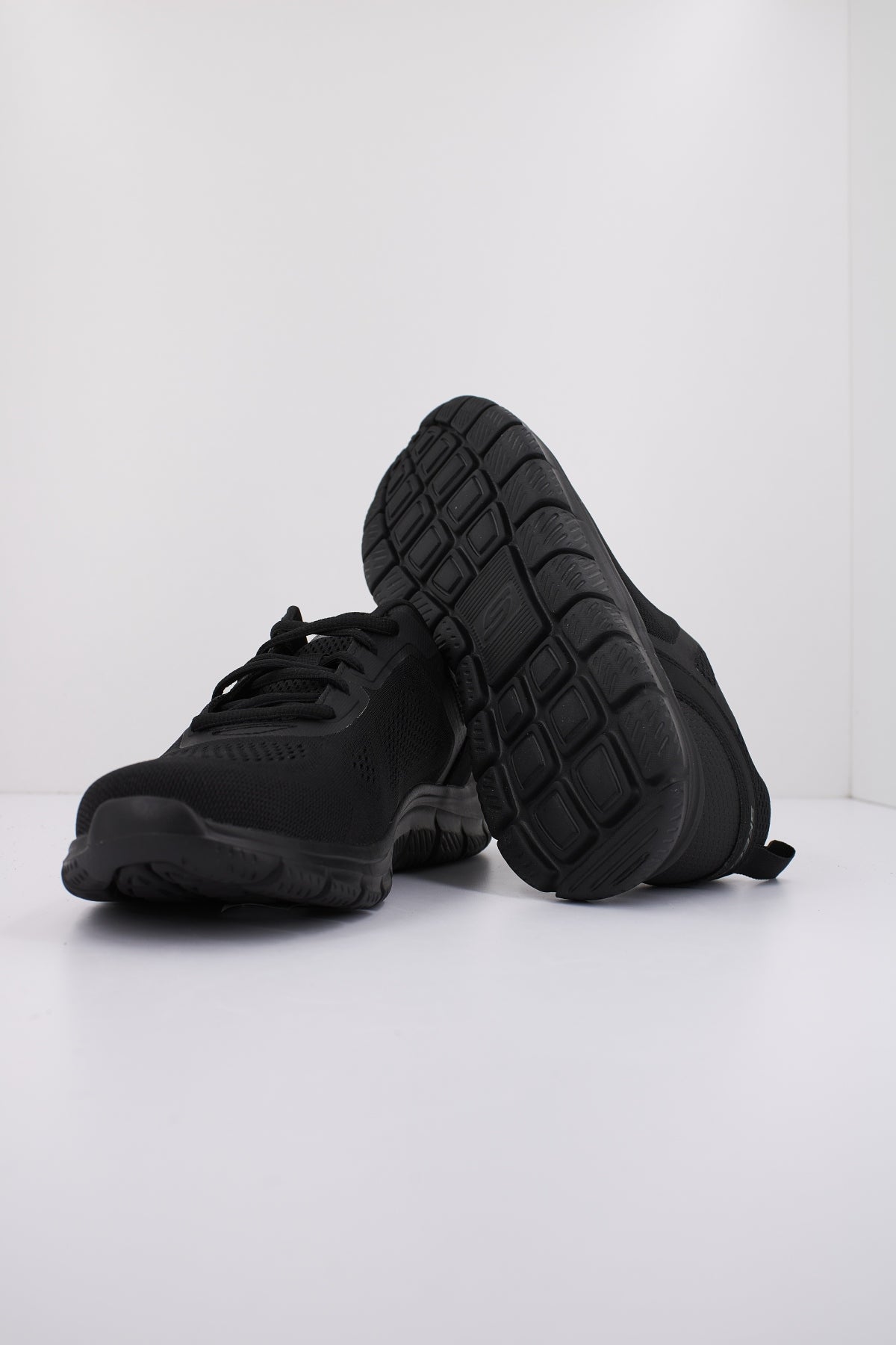 SKECHERS S  en color NEGRO  (4)