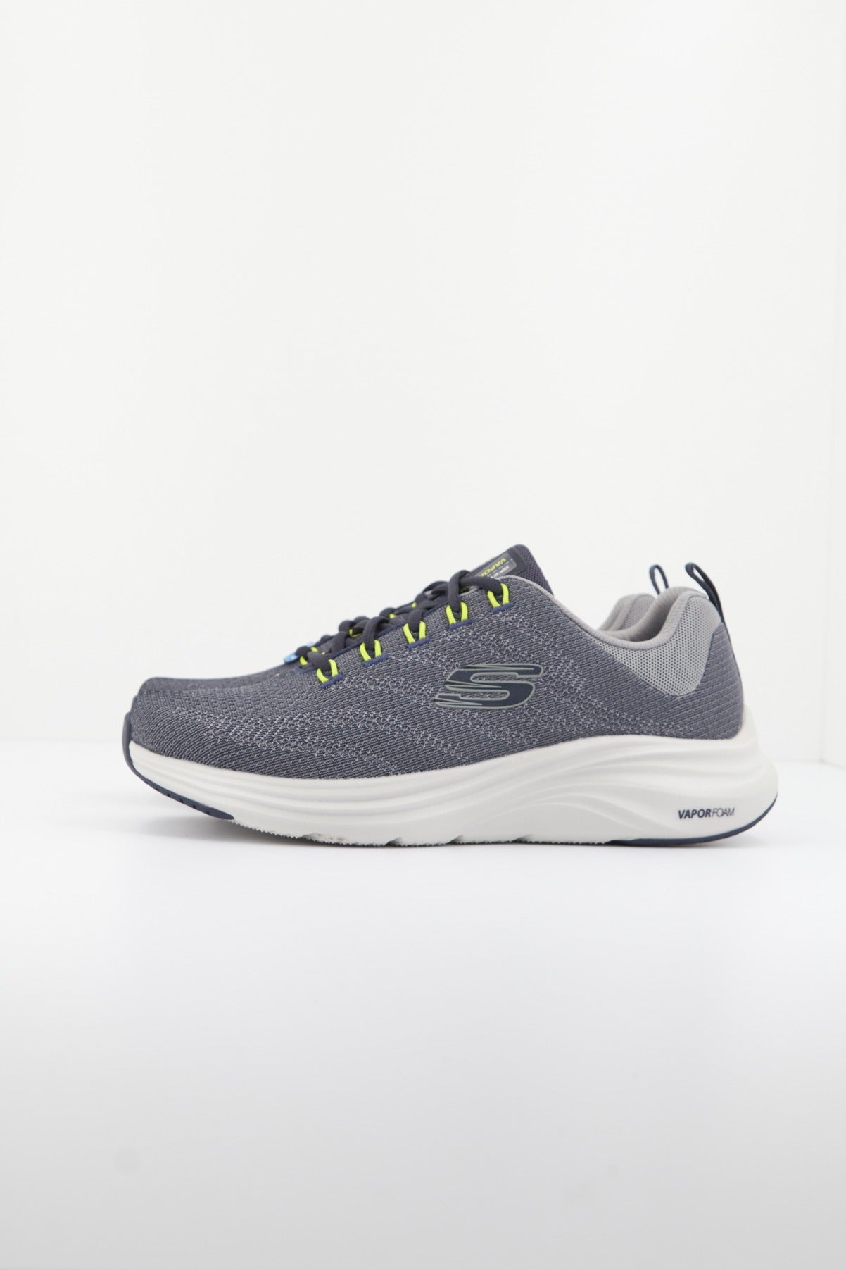 SKECHERS VAPOR FOAM en color GRIS  (1)