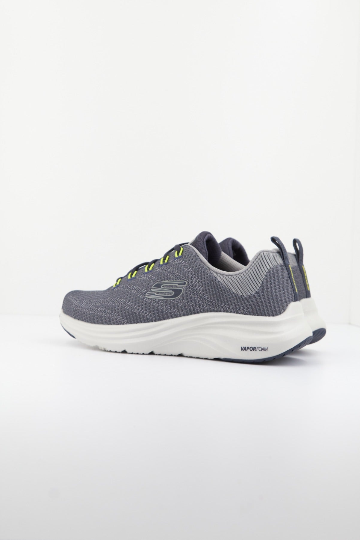 SKECHERS VAPOR FOAM en color GRIS  (3)