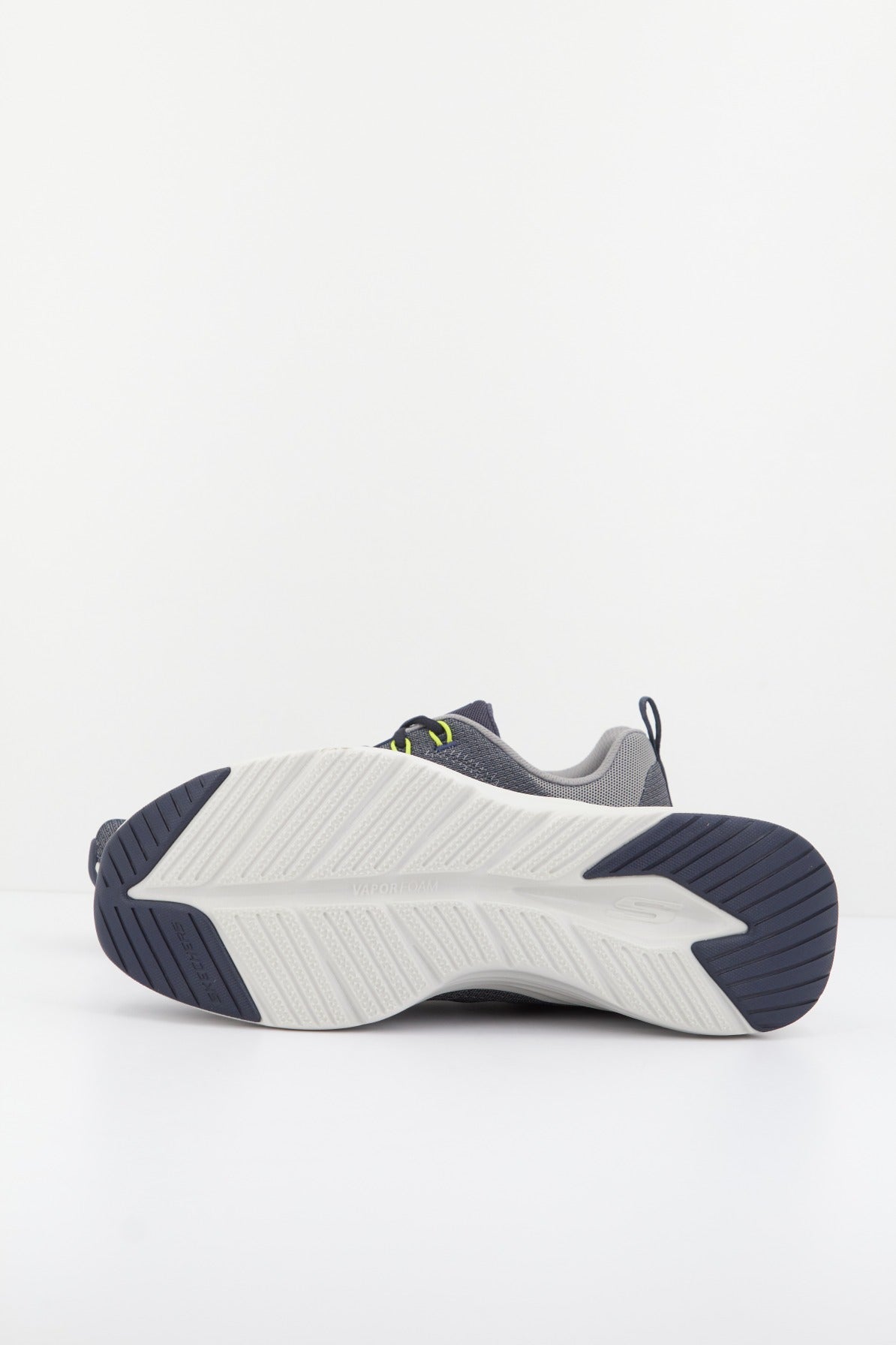 SKECHERS VAPOR FOAM en color GRIS  (4)