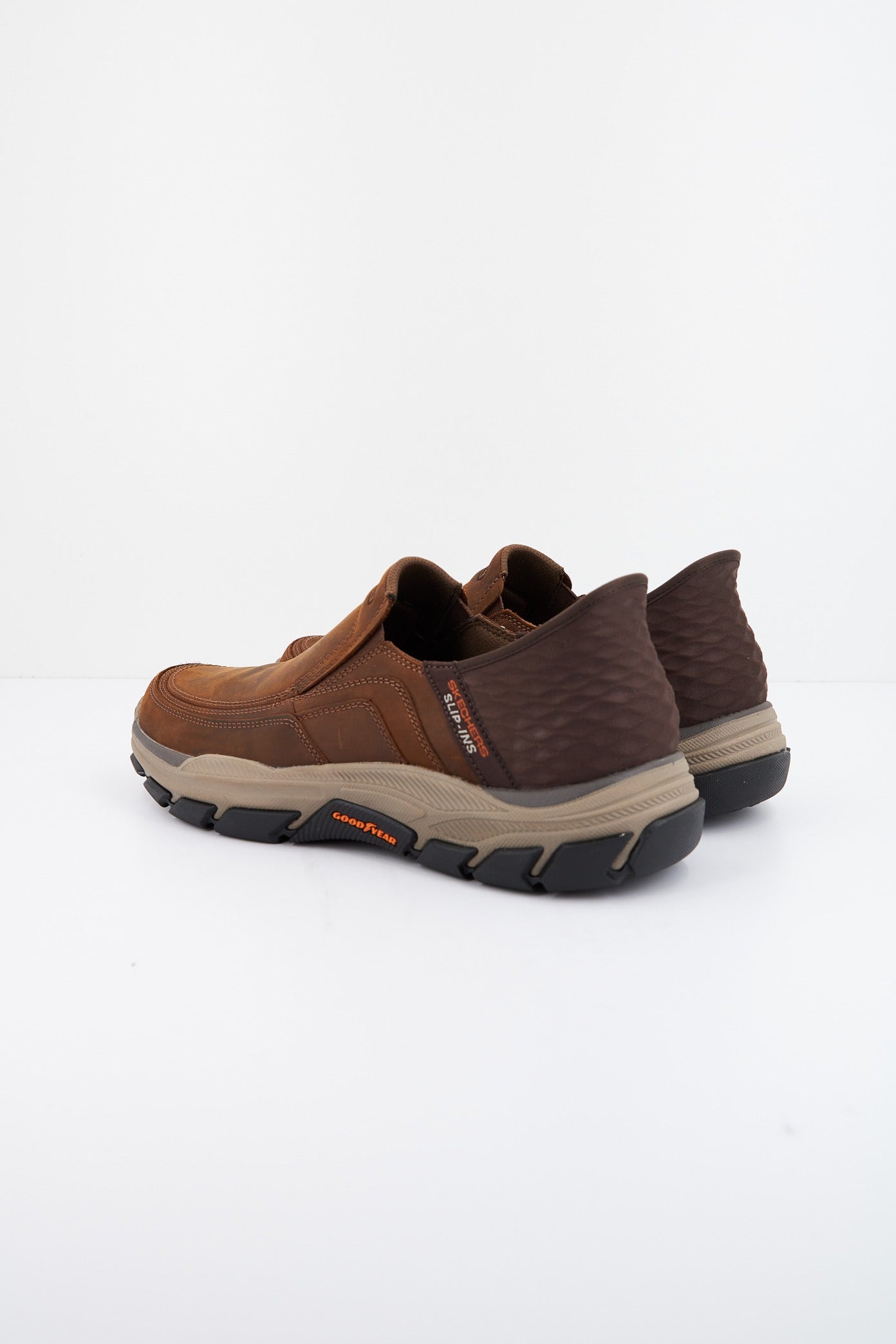 SKECHERS SLIP-INS: S en color MARRON  (3)