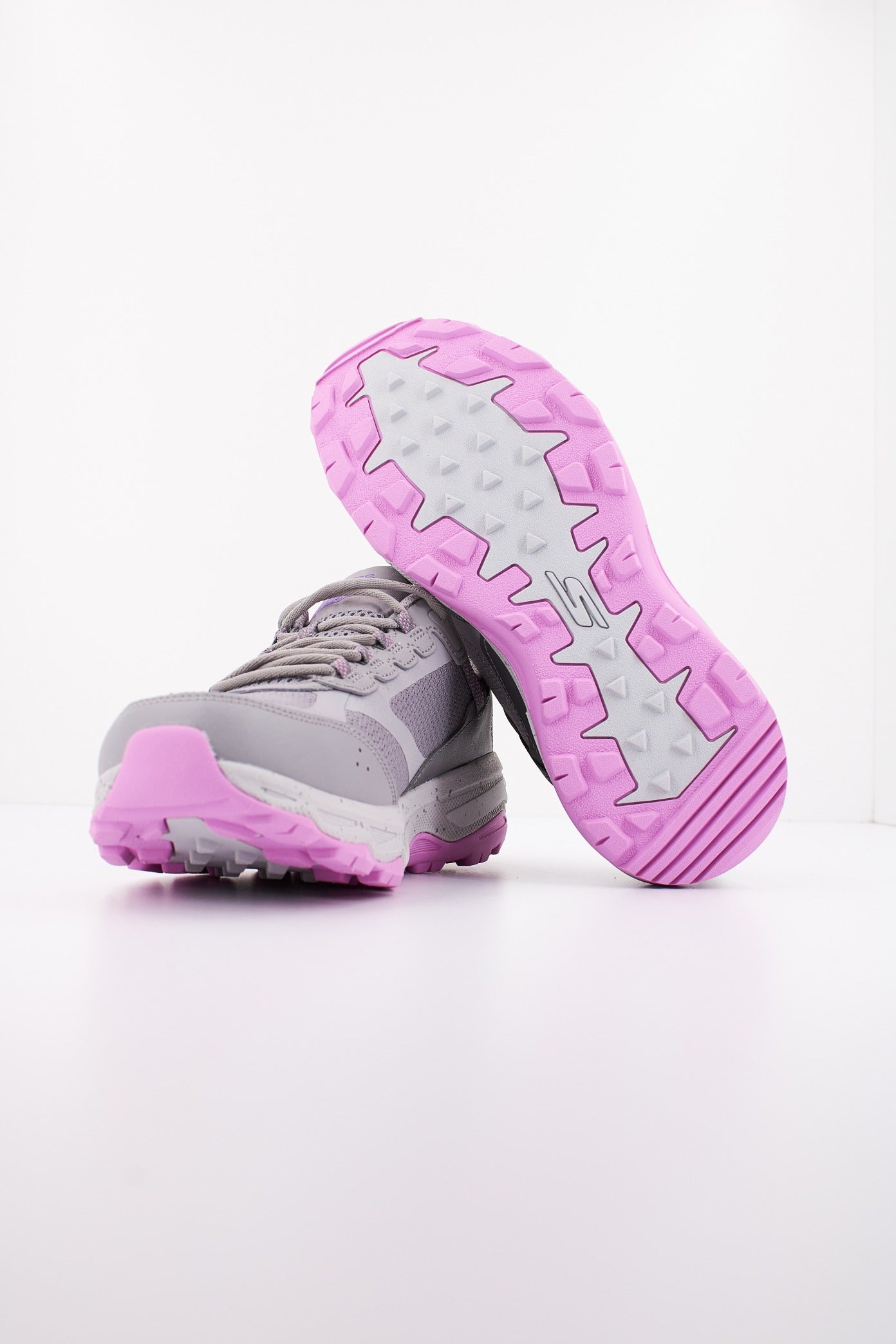 SKECHERS GO RUN TRAIL ALTITUDE en color GRIS  (4)