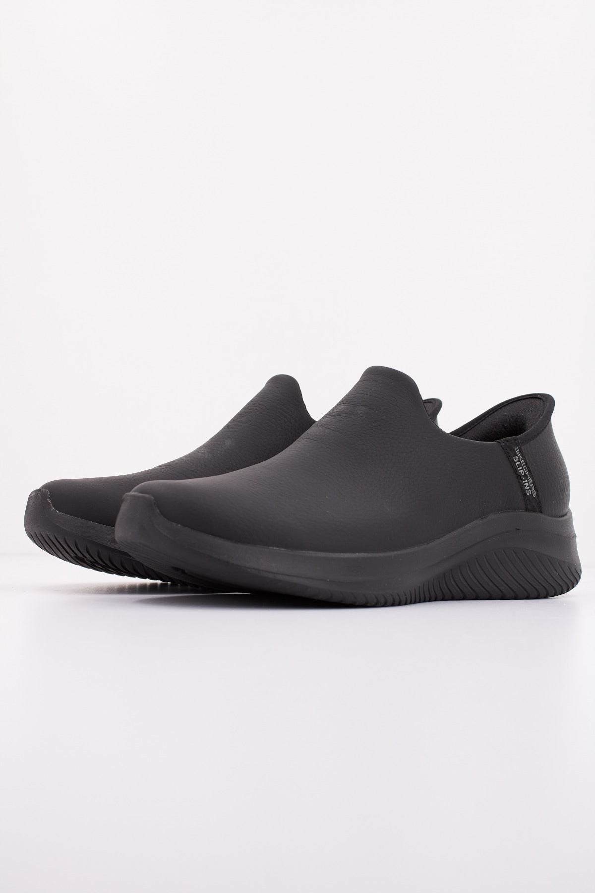 SKECHERS  SLIP-INS  ULTRA FLEX . ALL SMOOTH en color NEGRO  (2)