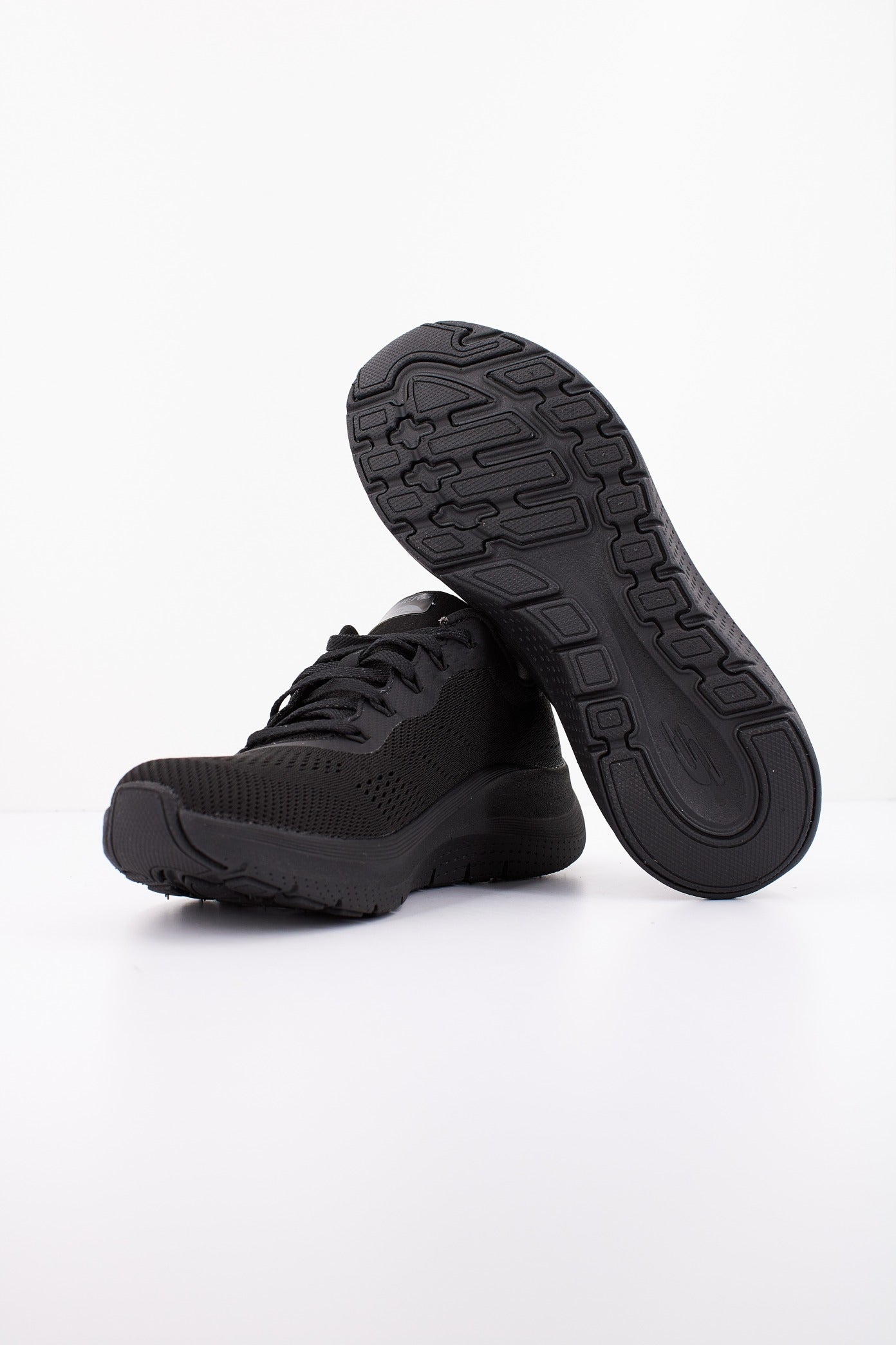 SKECHERS ARCH FIT . en color NEGRO  (4)