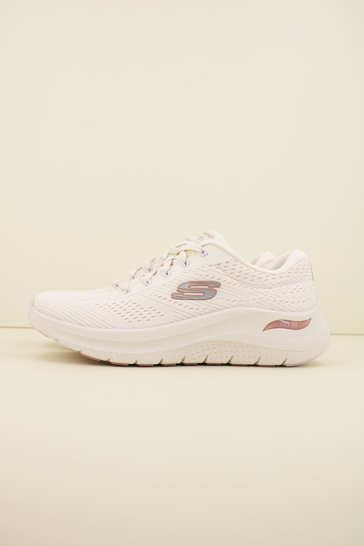 SKECHERS ARCH FIT . en color BEIS  (1)