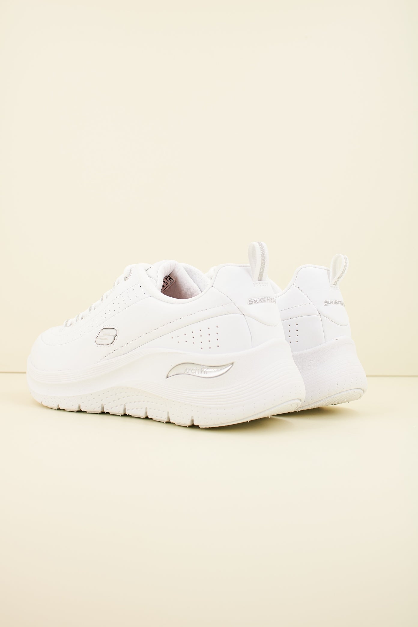 SKECHERS ARCH FIT . en color BLANCO  (3)