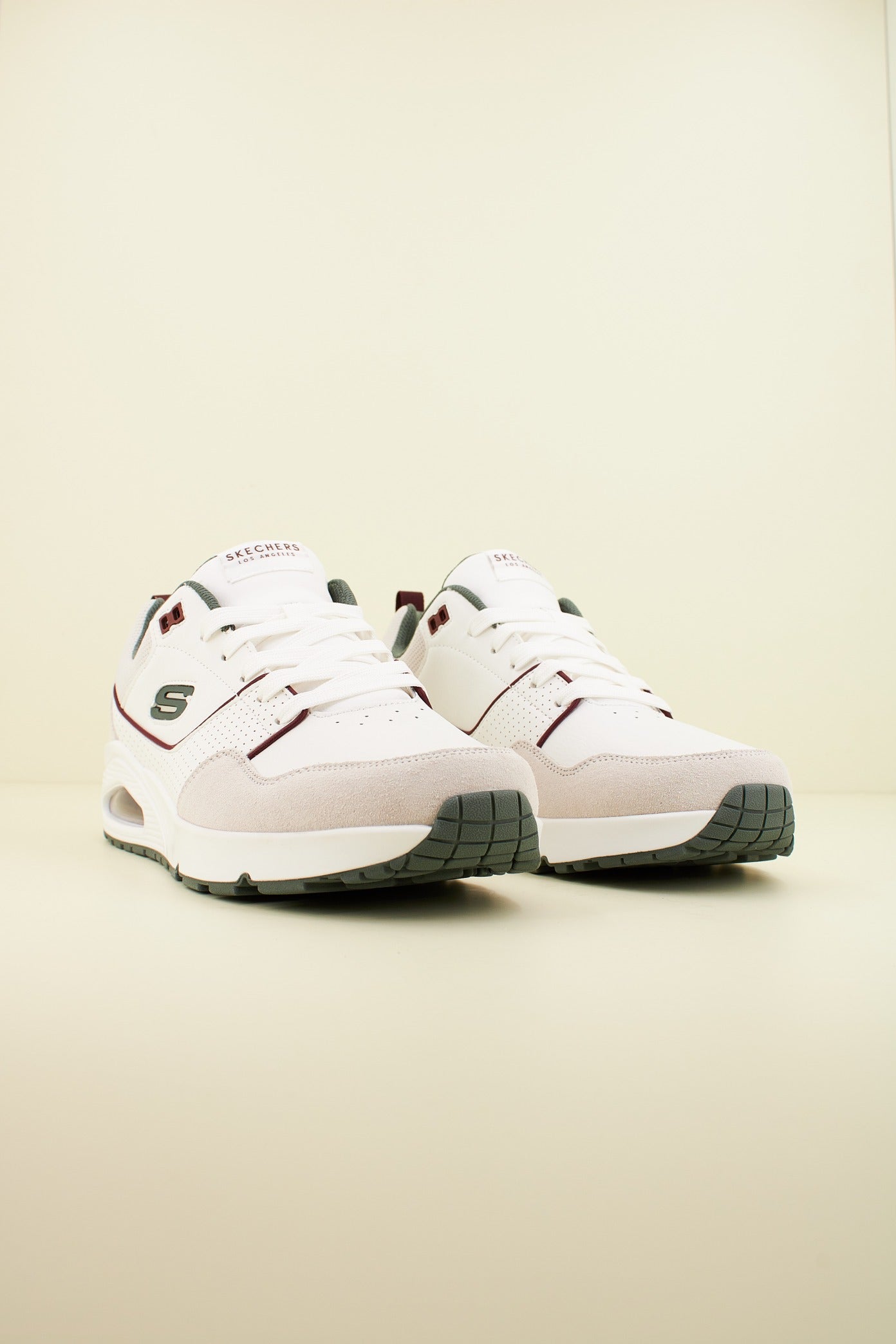 SKECHERS  UNO en color BLANCO  (2)