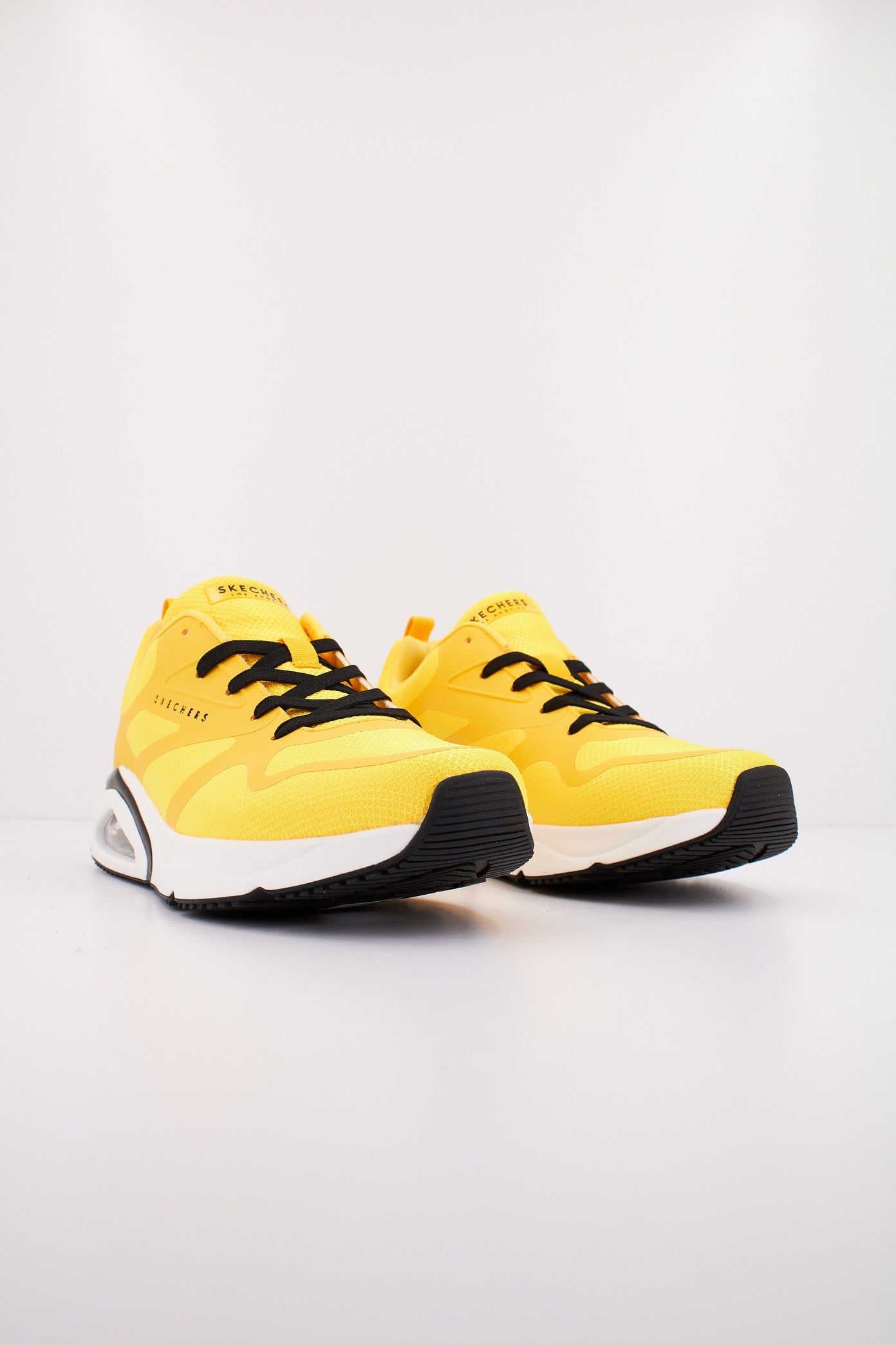 SKECHERS  TRES-AIR UNO en color AMARILLO  (2)