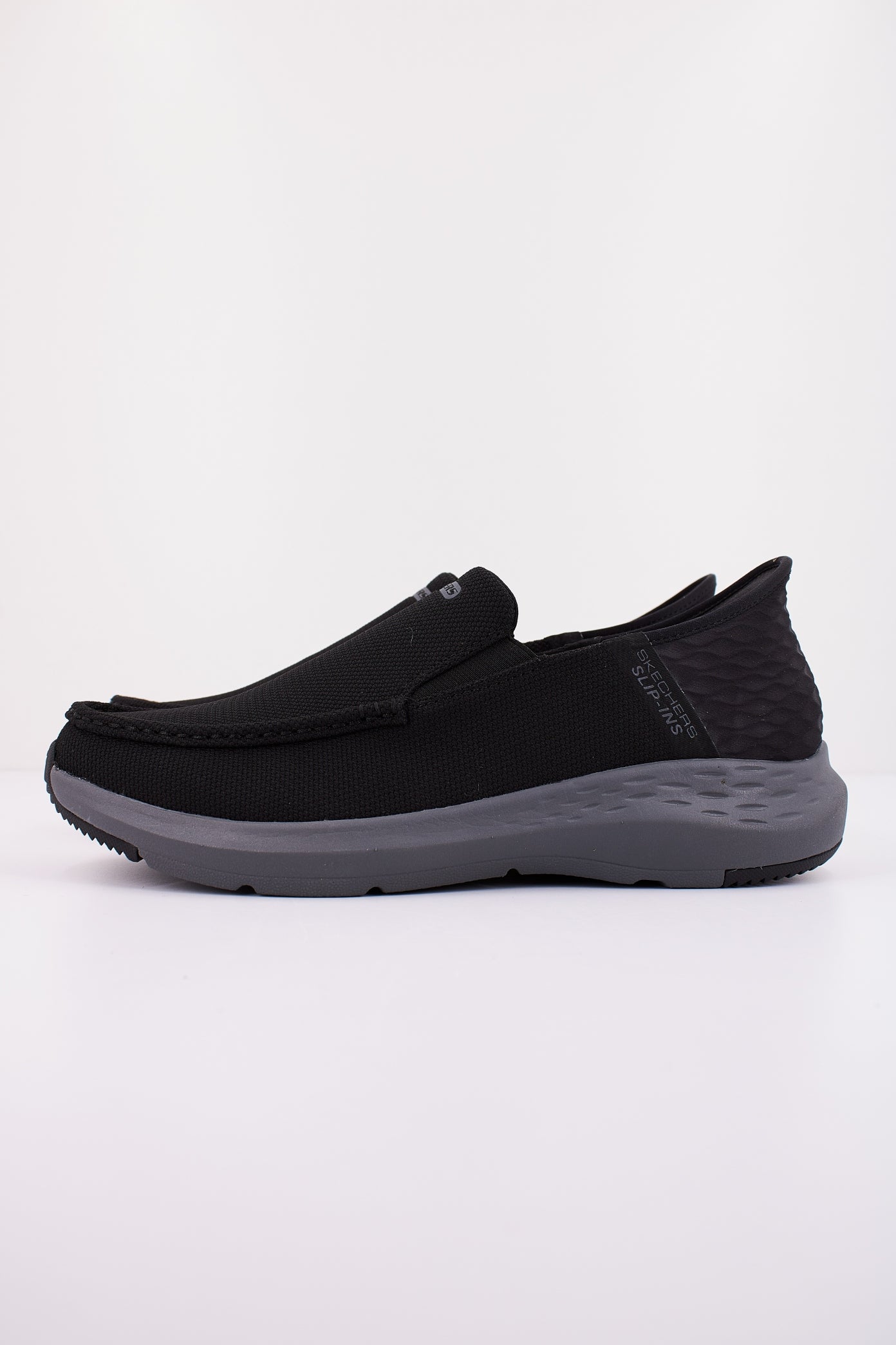 SKECHERS SLIP INS S  en color NEGRO  (1)