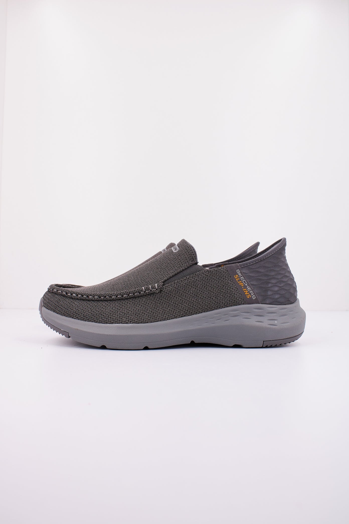 SKECHERS SLIP INS S  en color GRIS  (1)