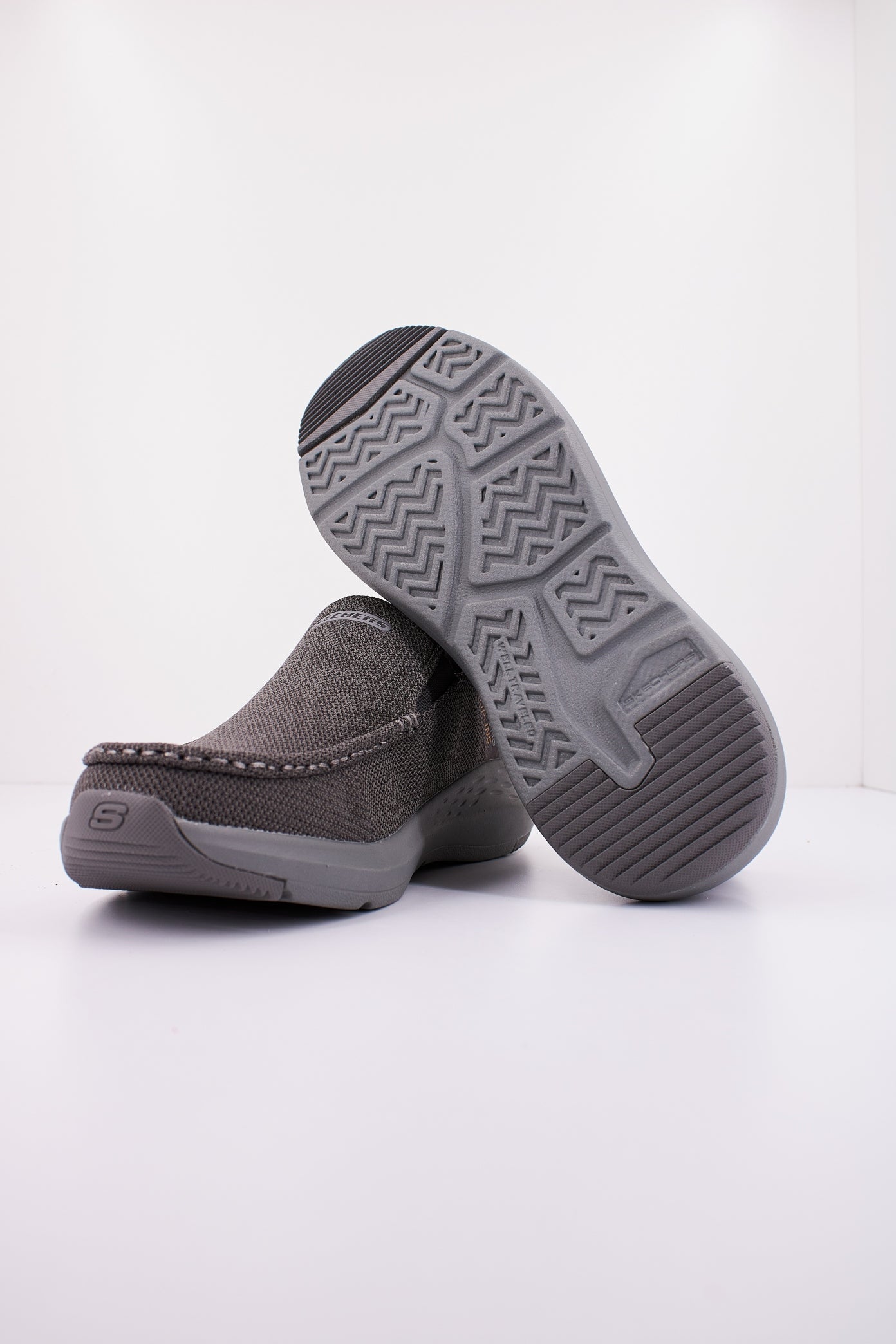 SKECHERS SLIP INS S  en color GRIS  (4)