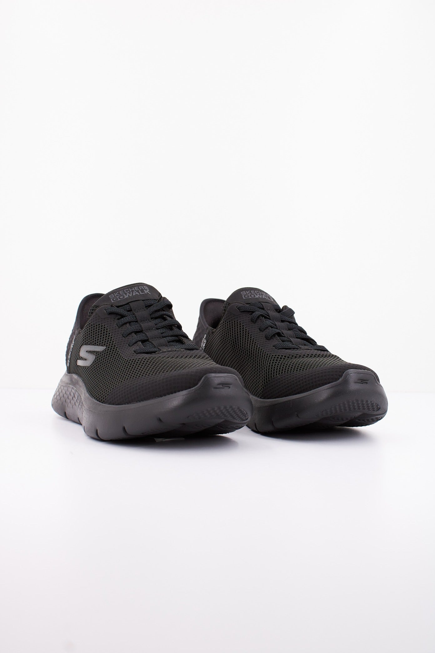 SKECHERS SLIP INS: GO WALK ARCH FIT en color NEGRO  (2)