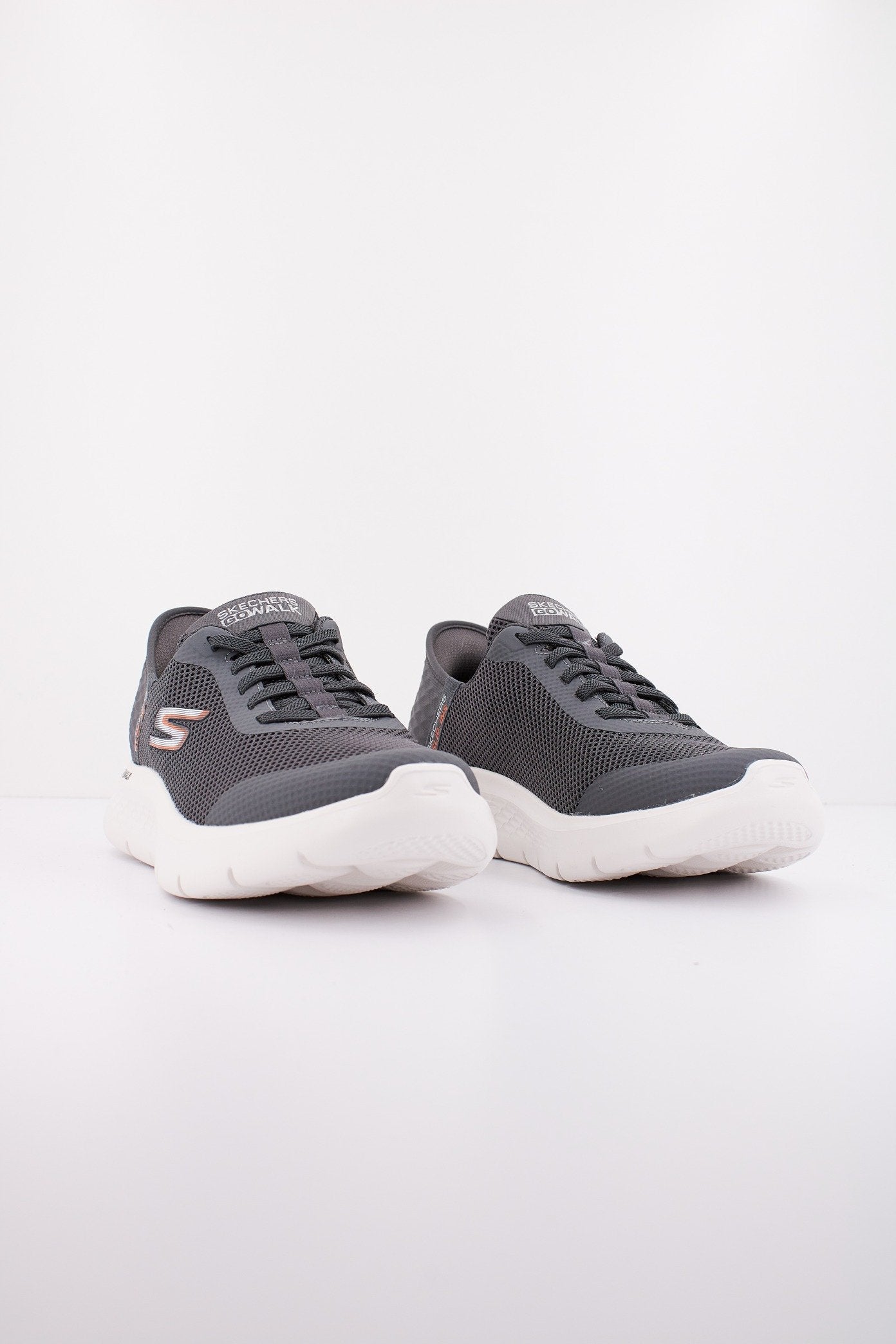 SKECHERS SLIP INS: GO WALK ARCH FIT en color GRIS  (2)