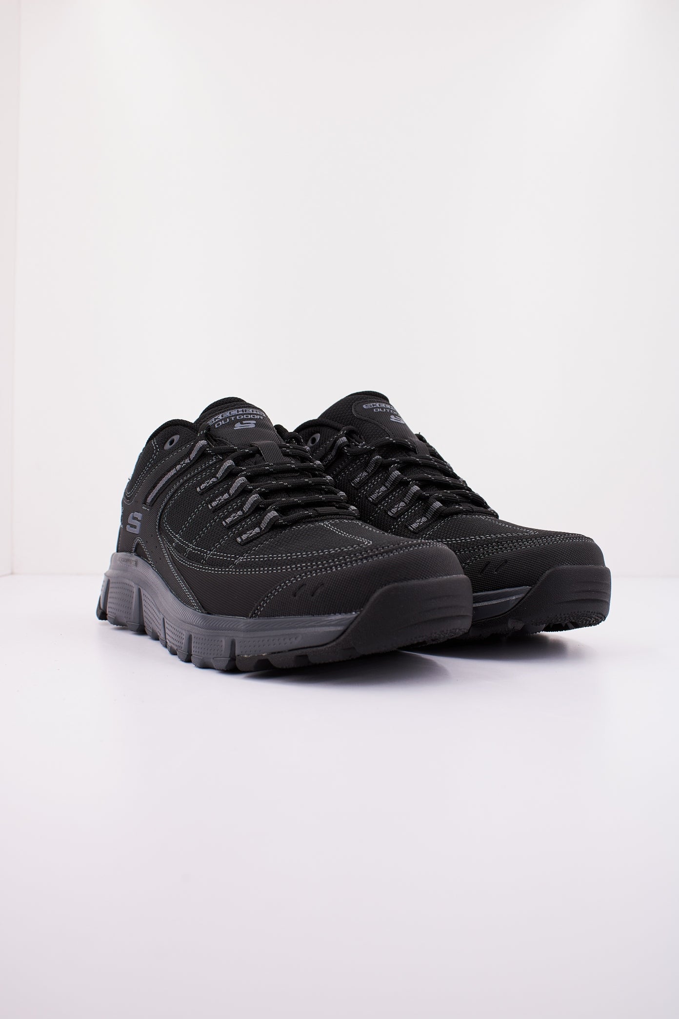 SKECHERS S  en color NEGRO  (2)