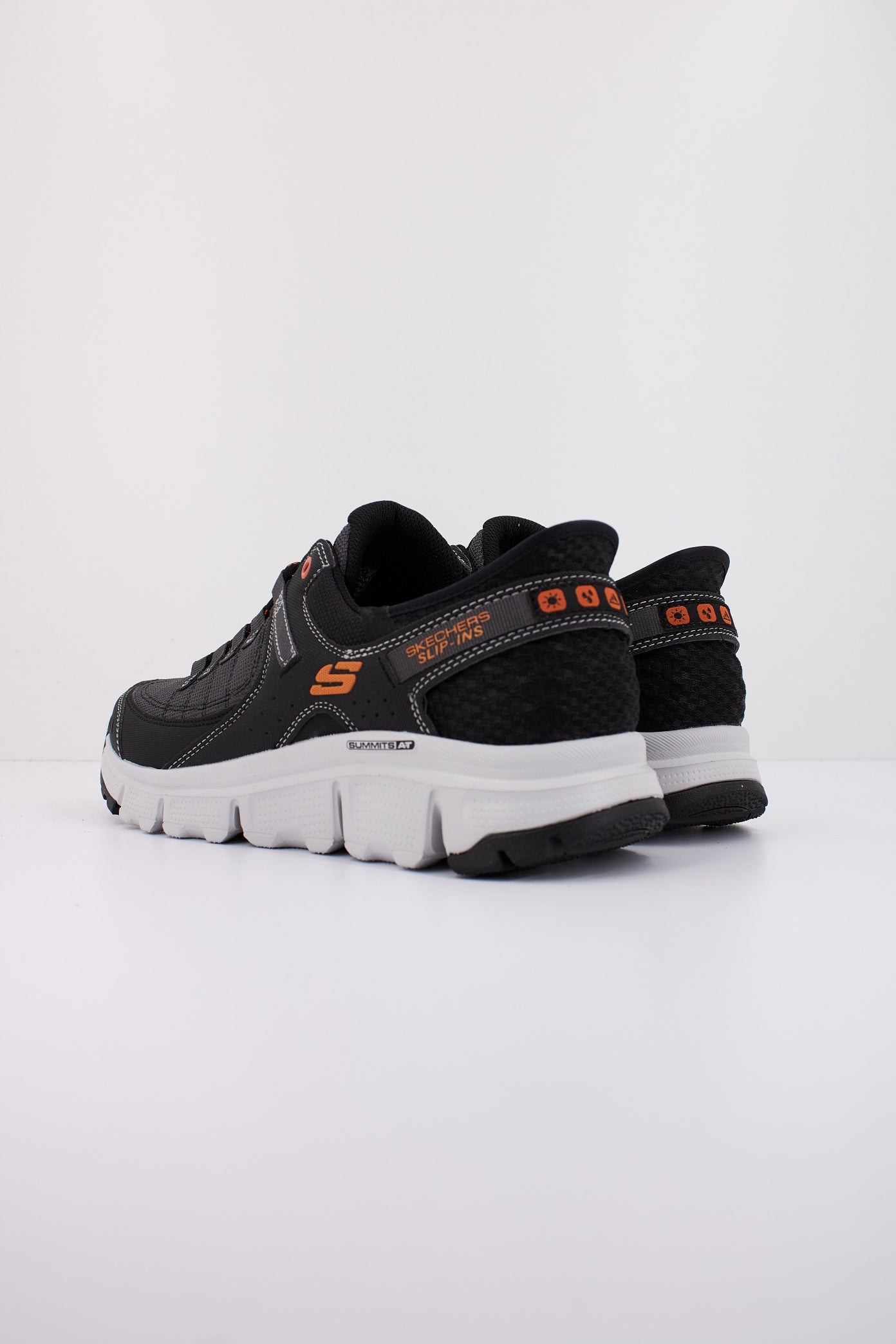 SKECHERS SUMMITS AT SLIP-INS en color NEGRO  (3)