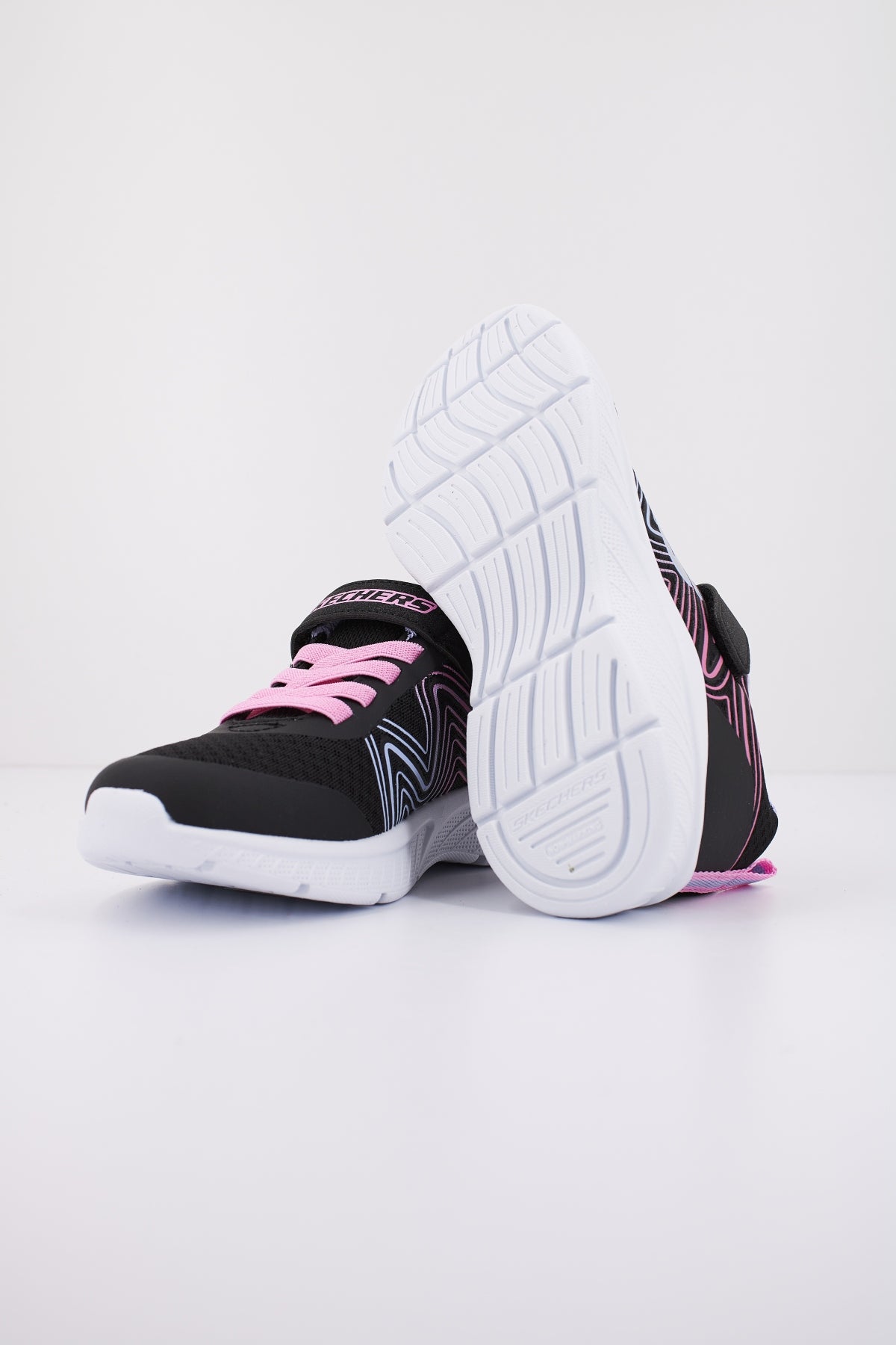 SKECHERS L en color NEGRO  (4)