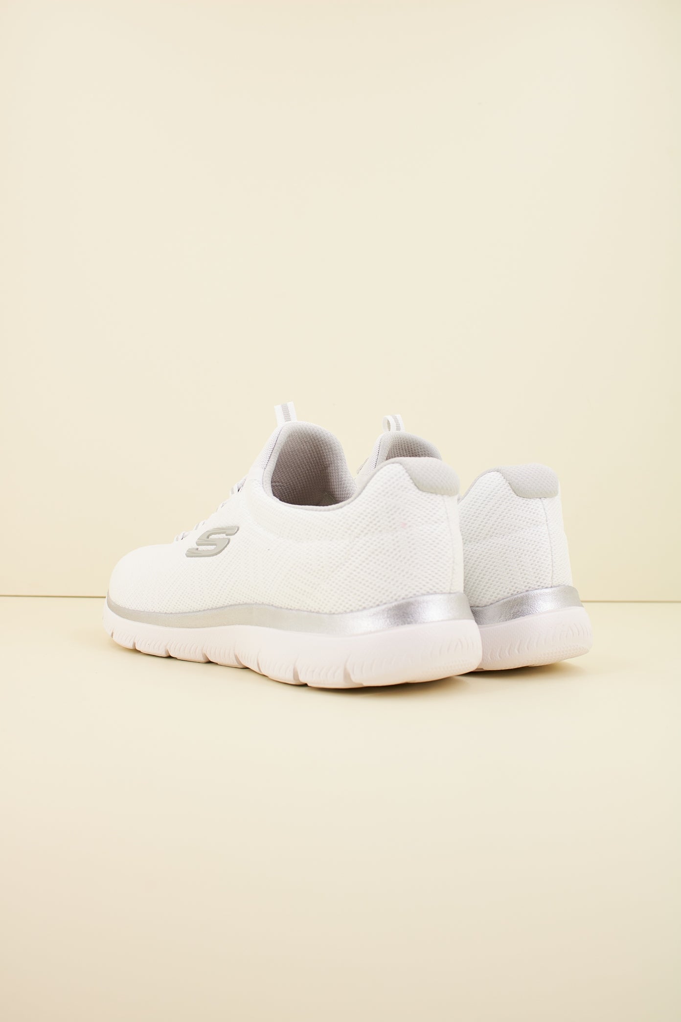 SKECHERS SUMMITS en color BLANCO  (3)