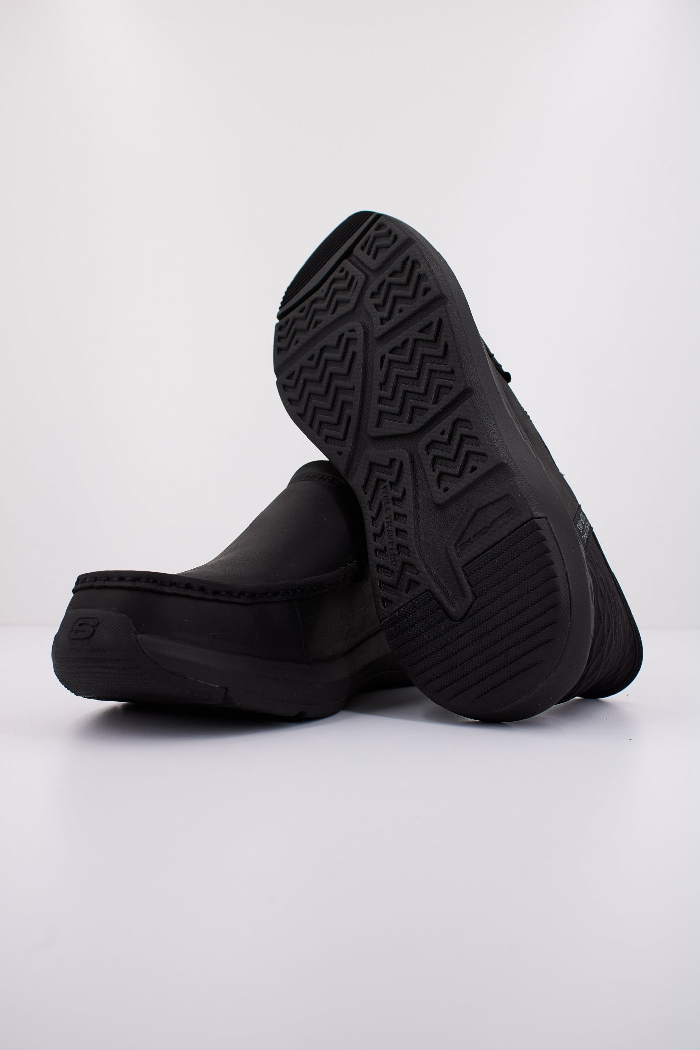 SKECHERS SLIP-INS: PARSON-OSWIN en color NEGRO  (4)