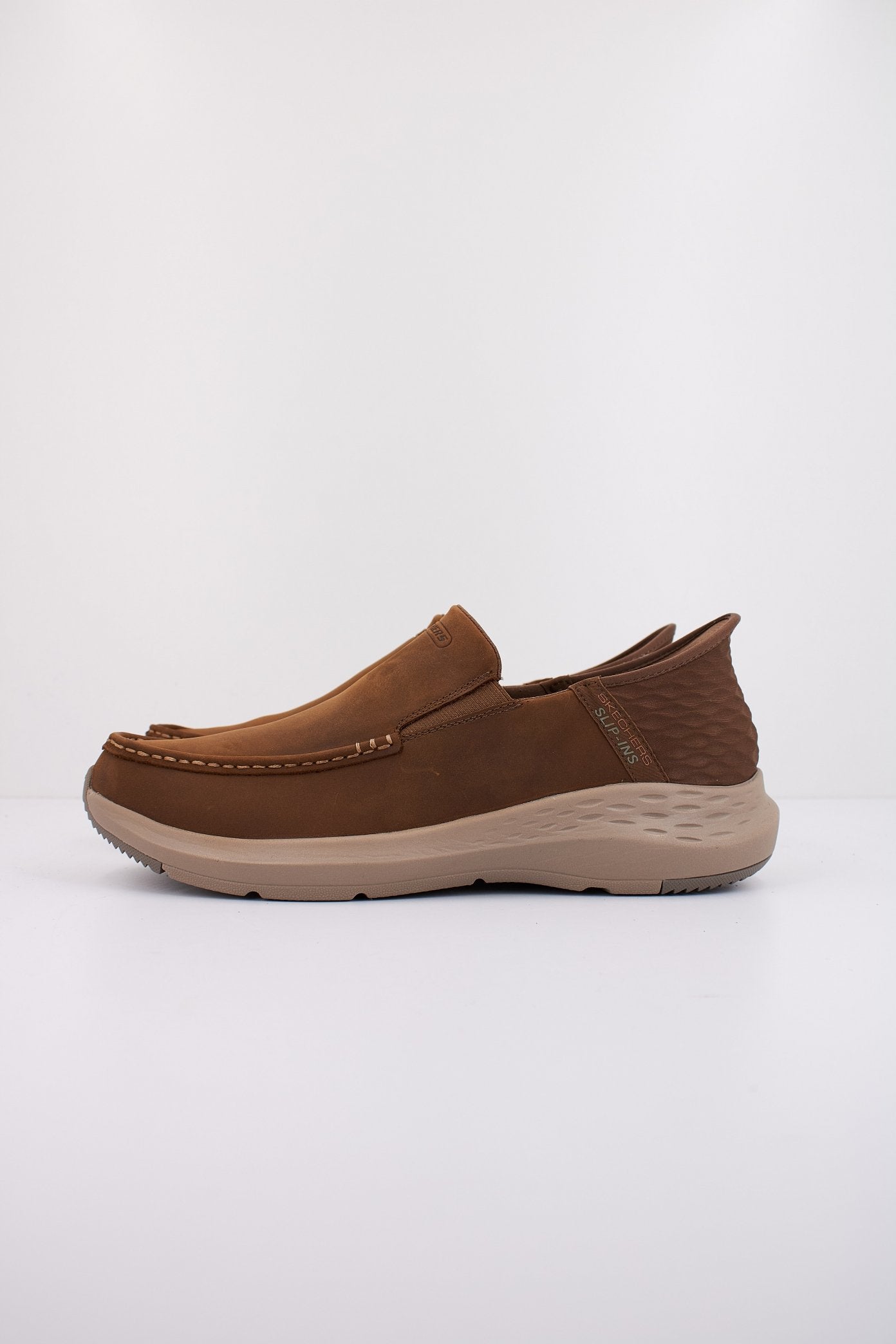 SKECHERS SLIP-INS: PARSON-OSWIN en color MARRON  (1)