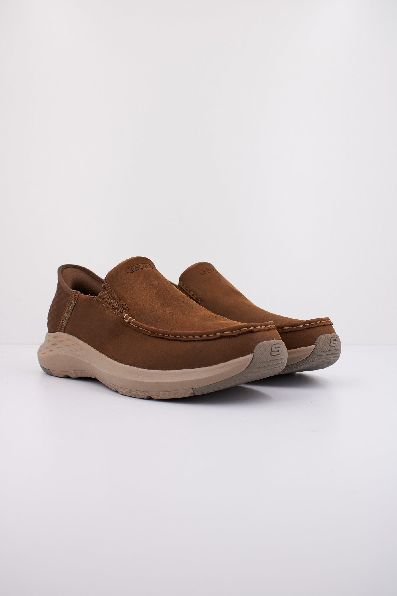 SKECHERS SLIP-INS: PARSON-OSWIN en color MARRON  (2)