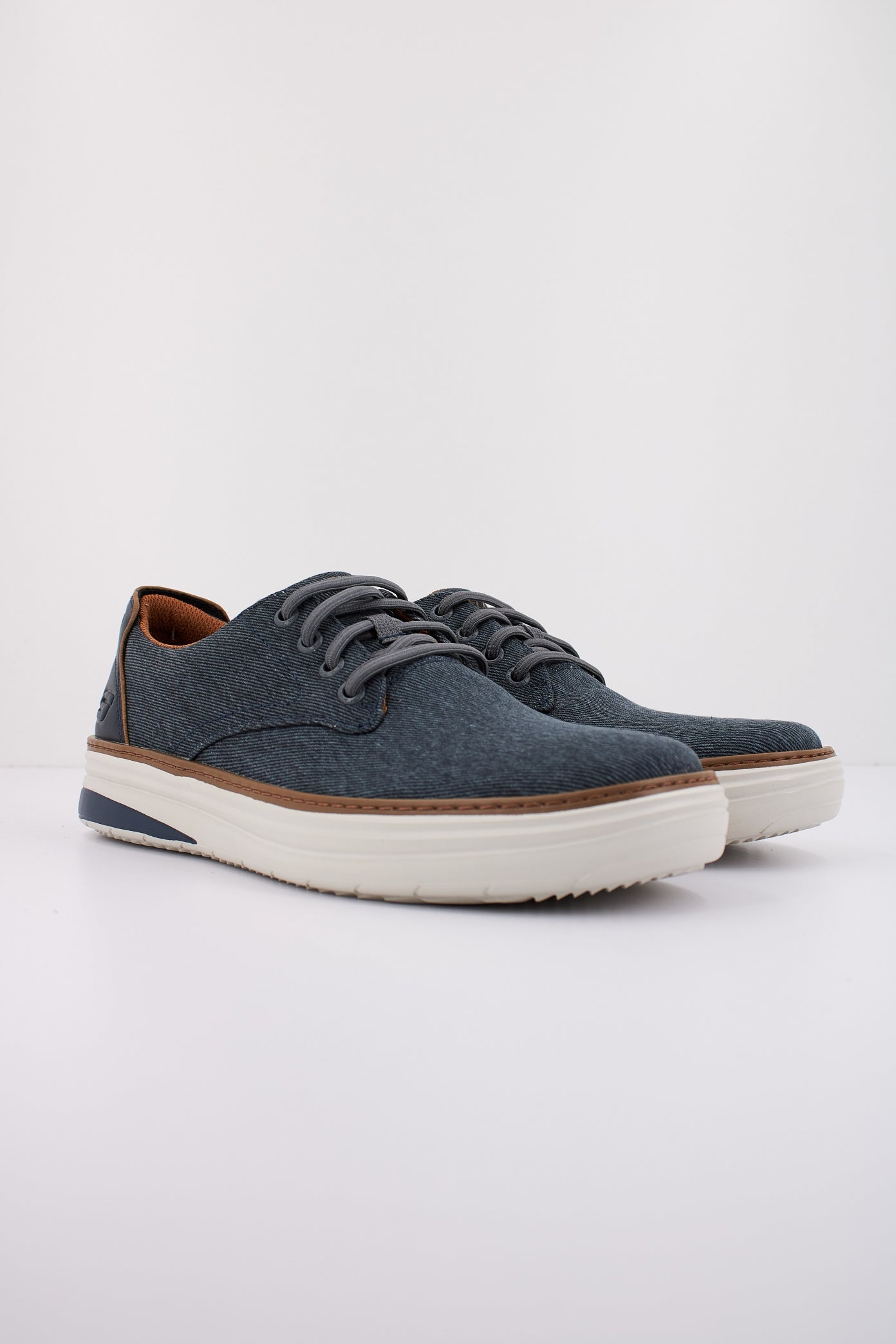 SKECHERS RELAXED FIT: SOLVANO en color AZUL  (2)