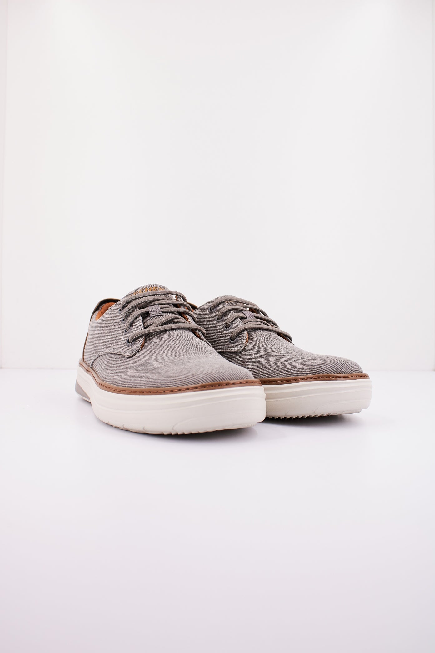 SKECHERS RELAXED FIT: SOLVANO en color GRIS  (2)