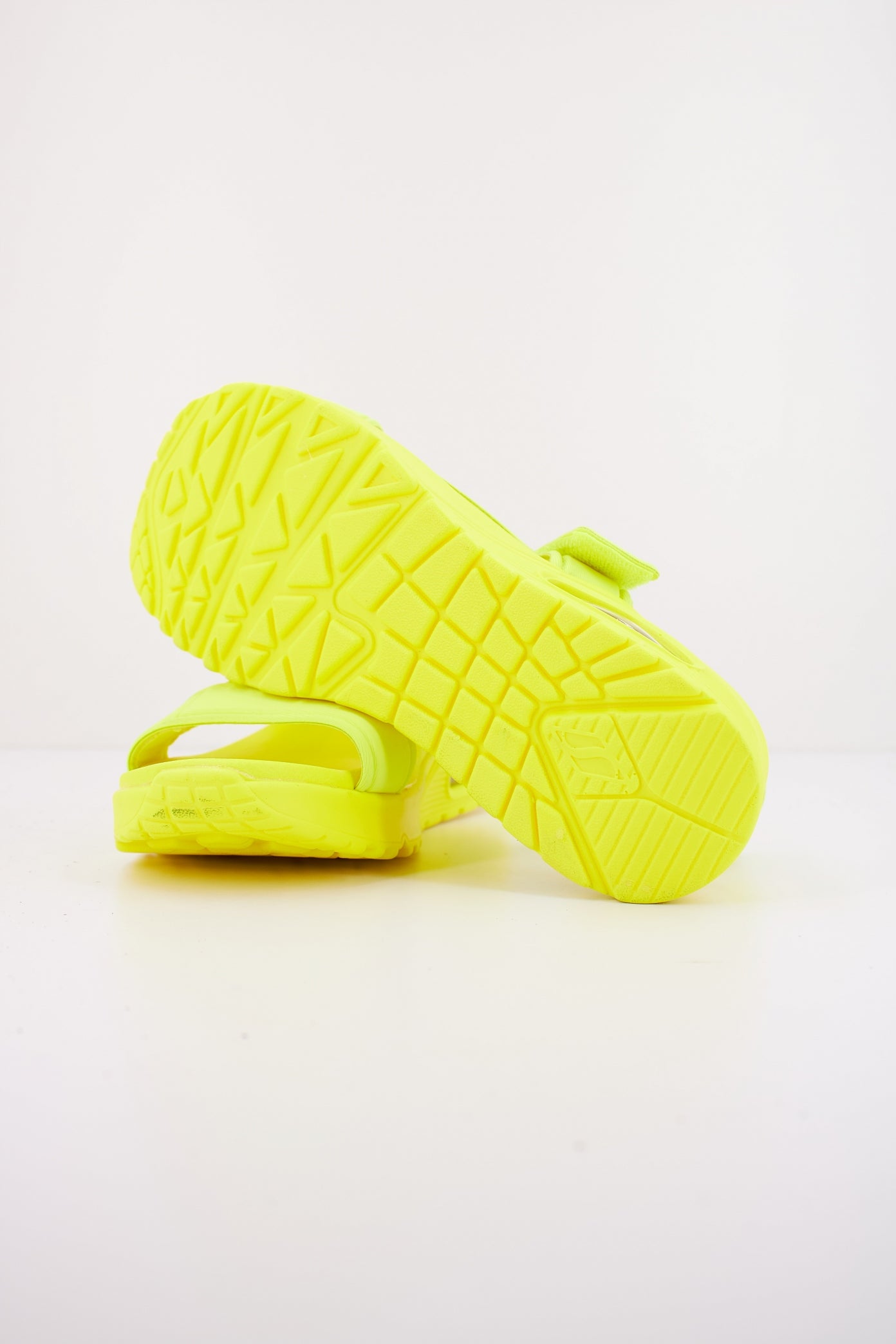 SKECHERS UNO - FUN STAND en color AMARILLO  (4)