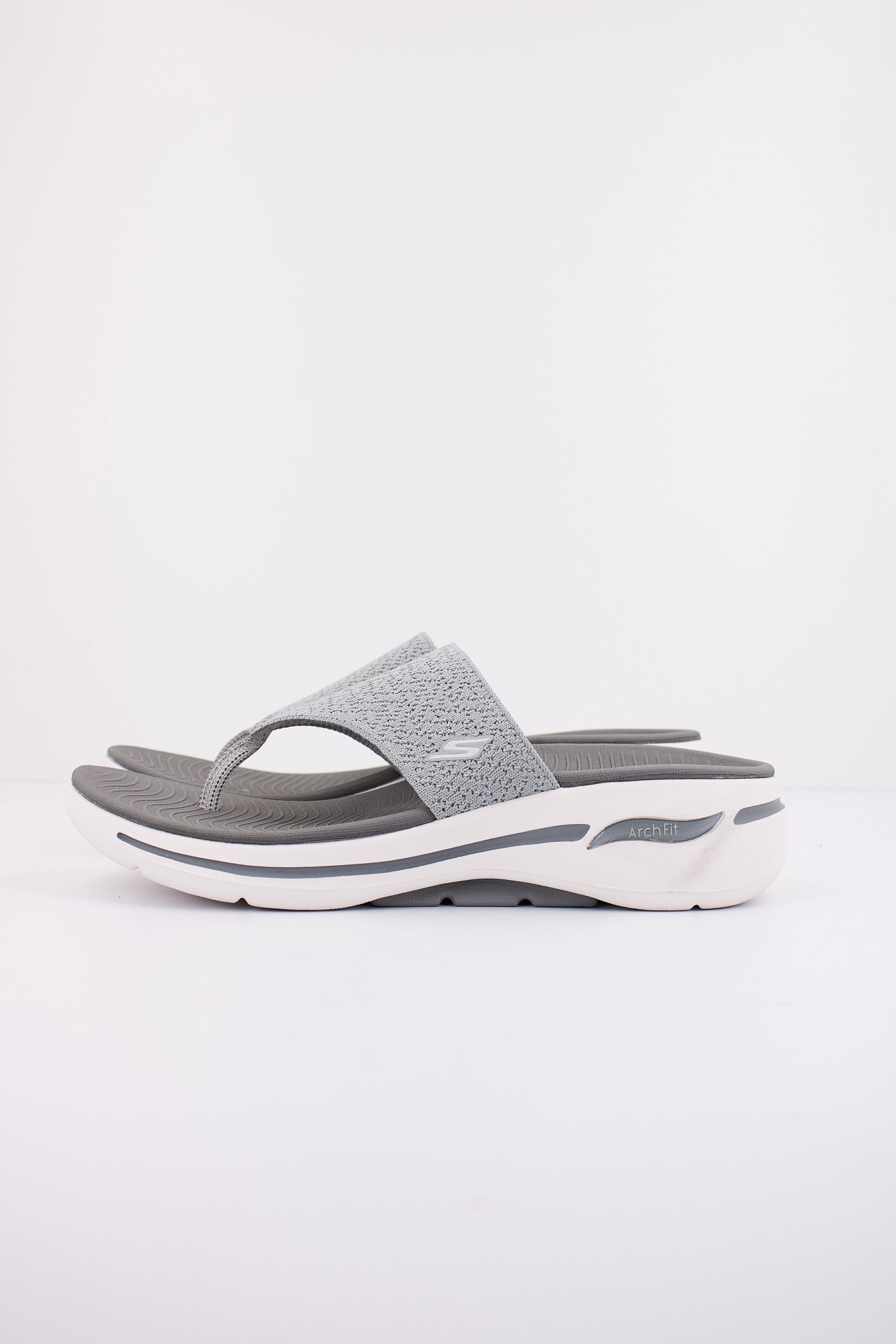 SKECHERS GO WALK ARCH FIT - WEEKENDER en color GRIS  (1)