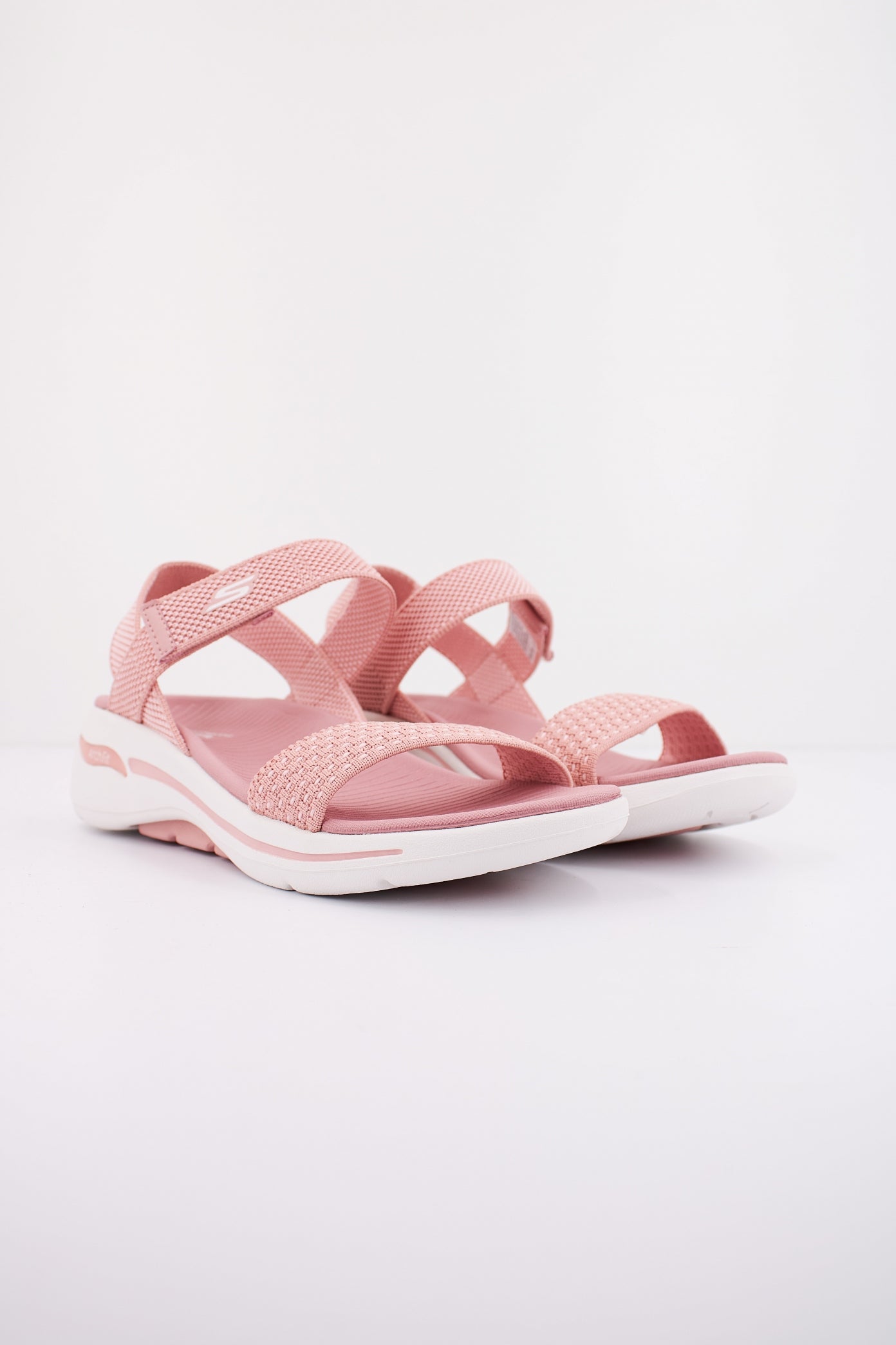 SKECHERS GO WALK ARCH FIT SANDAL en color ROSA  (2)