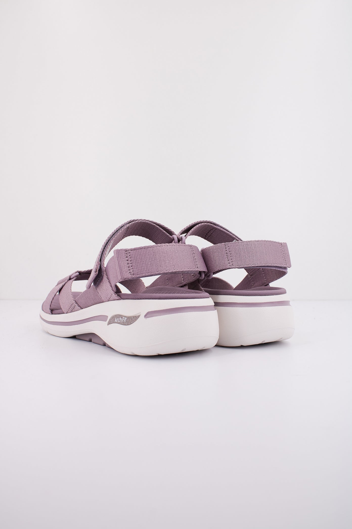 SKECHERS GO WALK ARCH FIT SANDAL en color VIOLETA  (3)