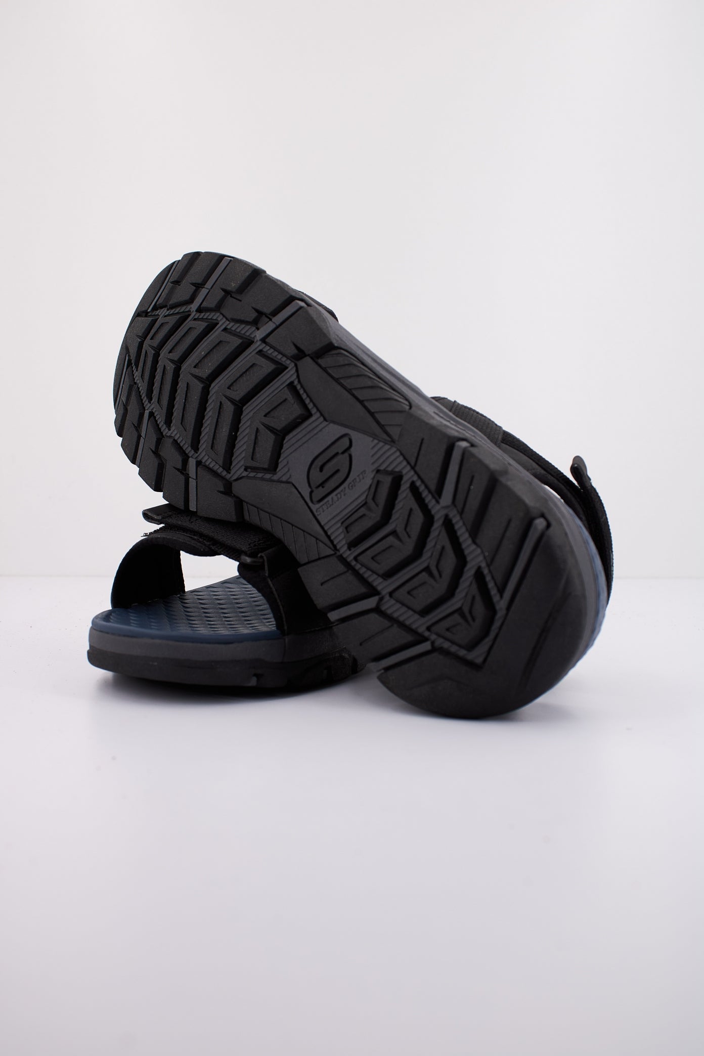 SKECHERS TRESMEN - RYER en color NEGRO  (4)