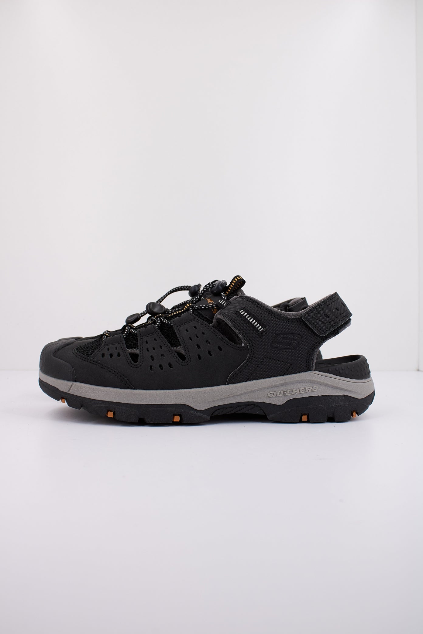 SKECHERS TRESMEN - MENARD en color NEGRO  (1)