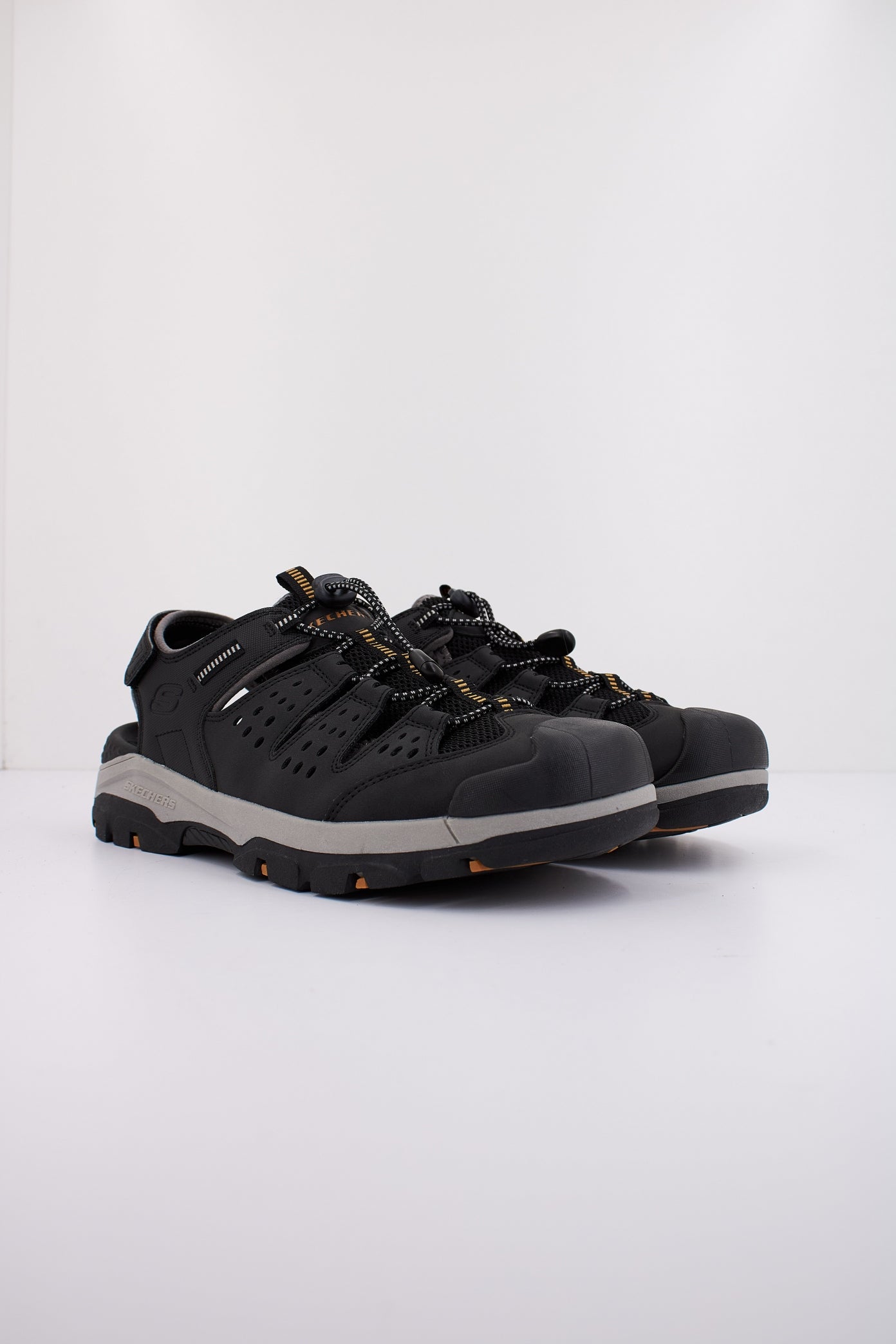 SKECHERS TRESMEN - MENARD en color NEGRO  (2)