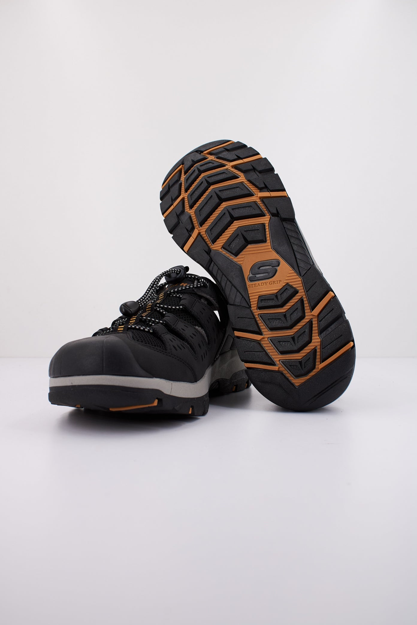 SKECHERS TRESMEN - MENARD en color NEGRO  (4)