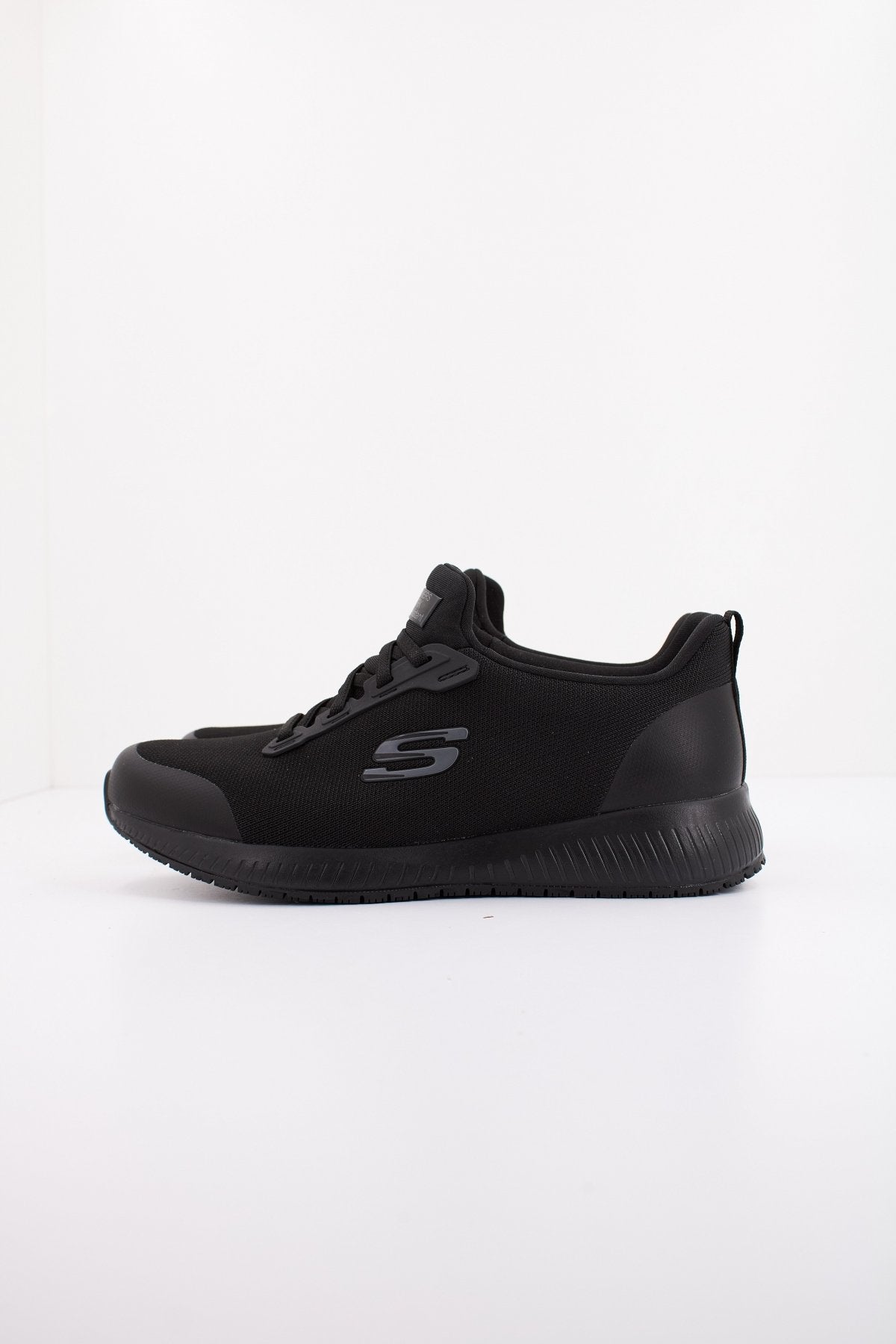 SKECHERS SQUAD en color NEGRO  (1)