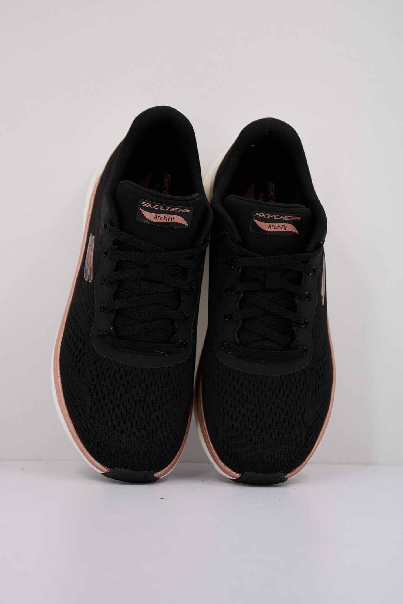 SKECHERS ARCH FIT .-GLOW TH en color NEGRO  (3)