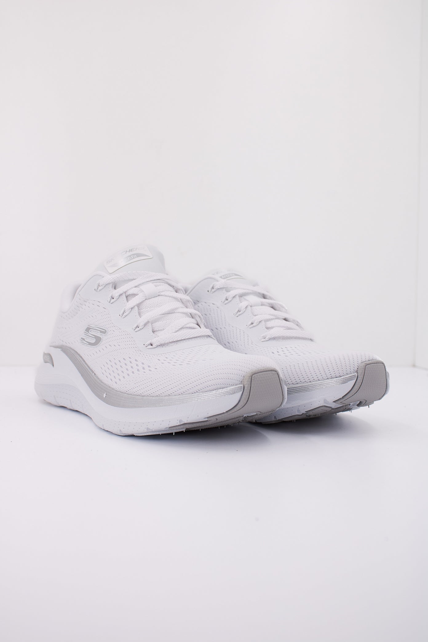 SKECHERS ARCH FIT .-GLOW TH en color BLANCO  (2)