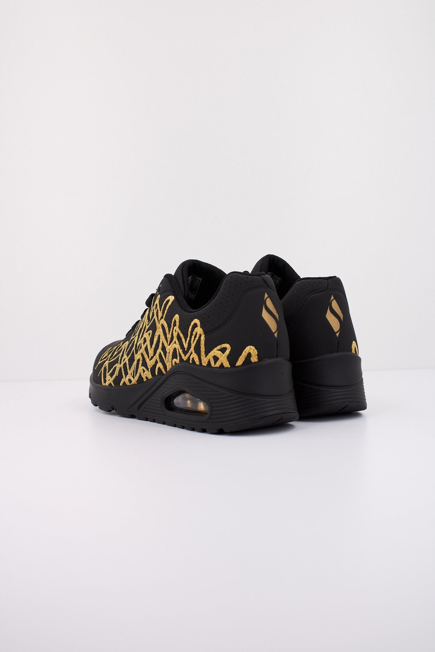 SKECHERS UNO - GOLDEN HEART en color NEGRO  (4)