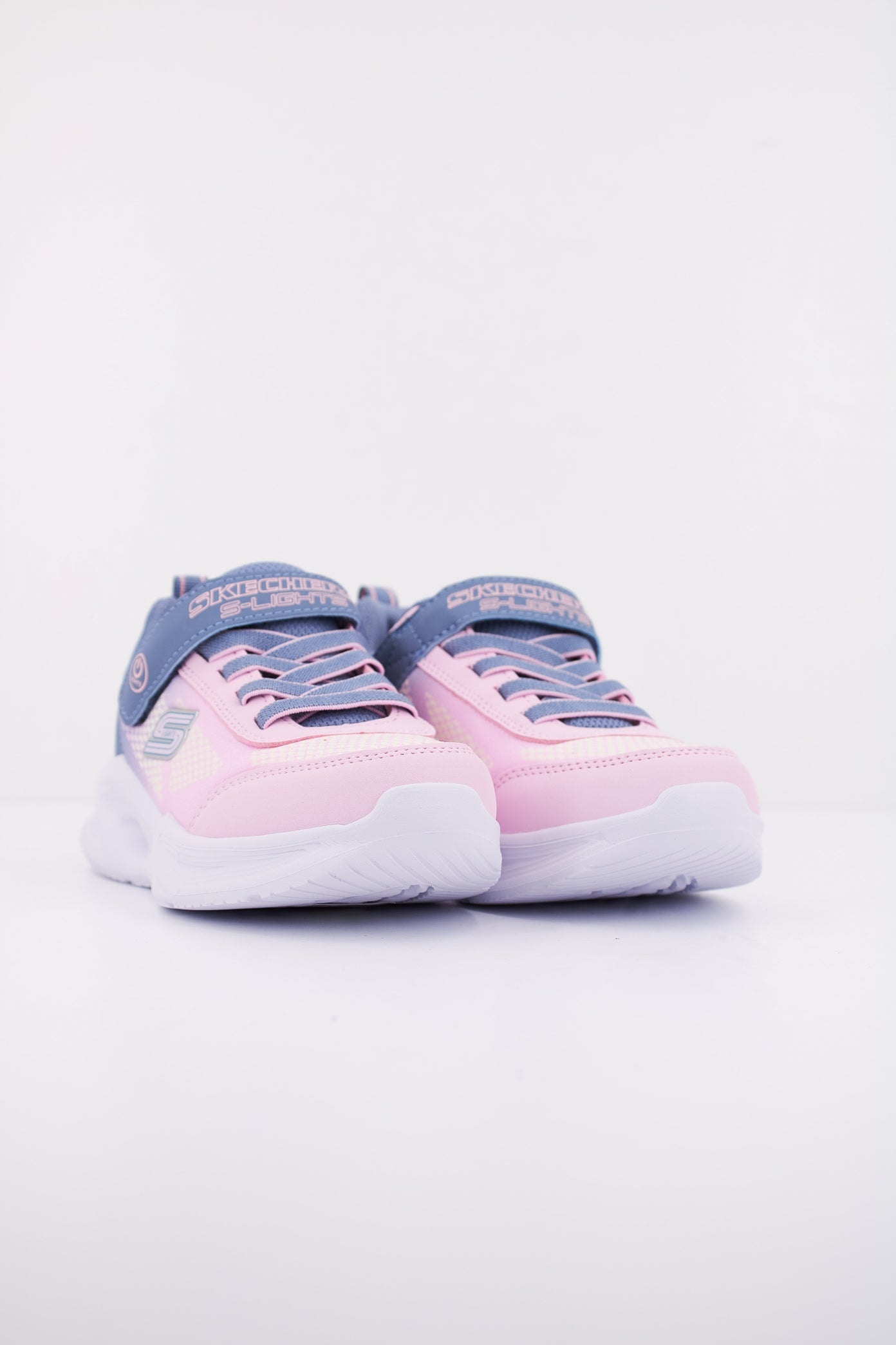 SKECHERS SOLA GLOW  en color ROSA  (2)