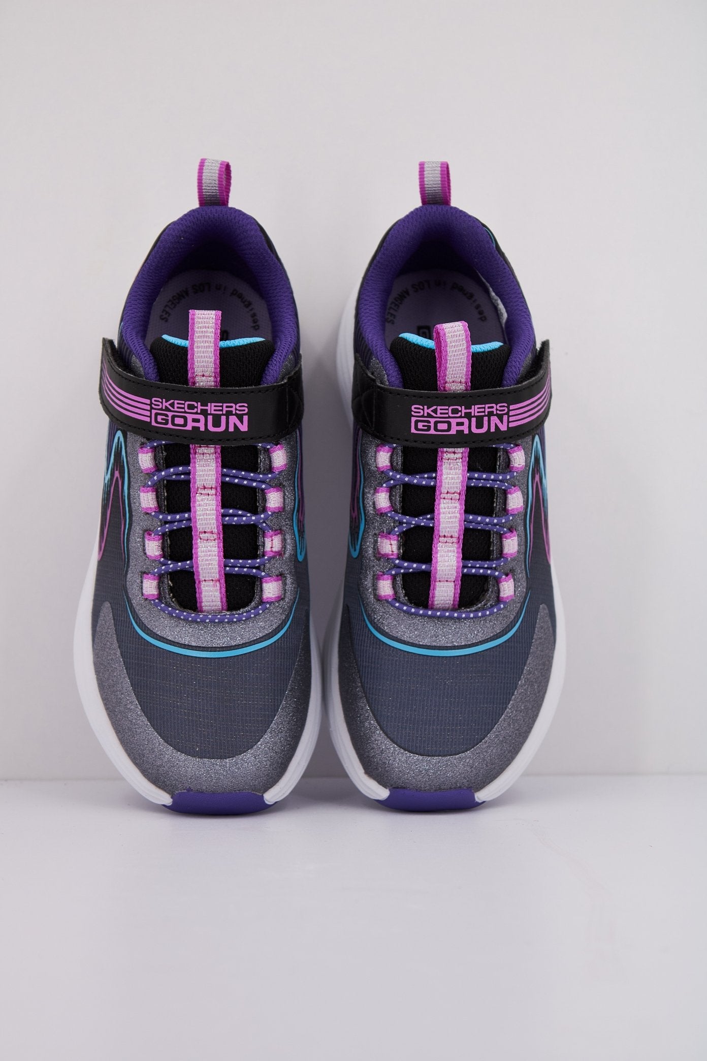 SKECHERS GO-RUN-ACCELERATE en color GRIS  (3)